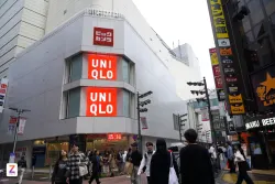 Ông chủ Uniqlo báo lãi lớn
